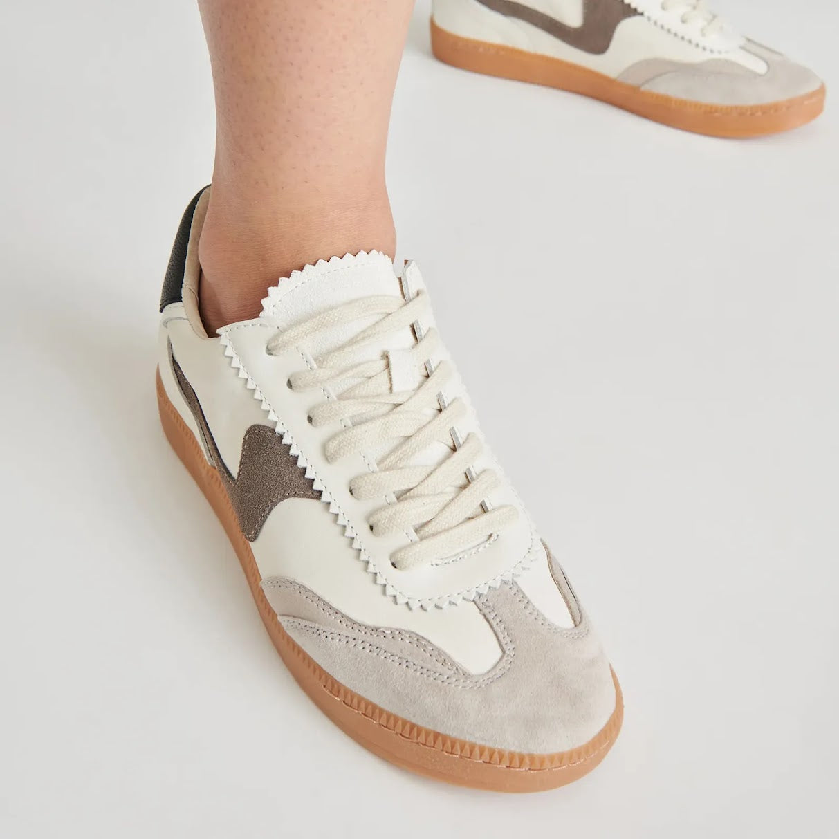 Notice Sneaker - White /Grey