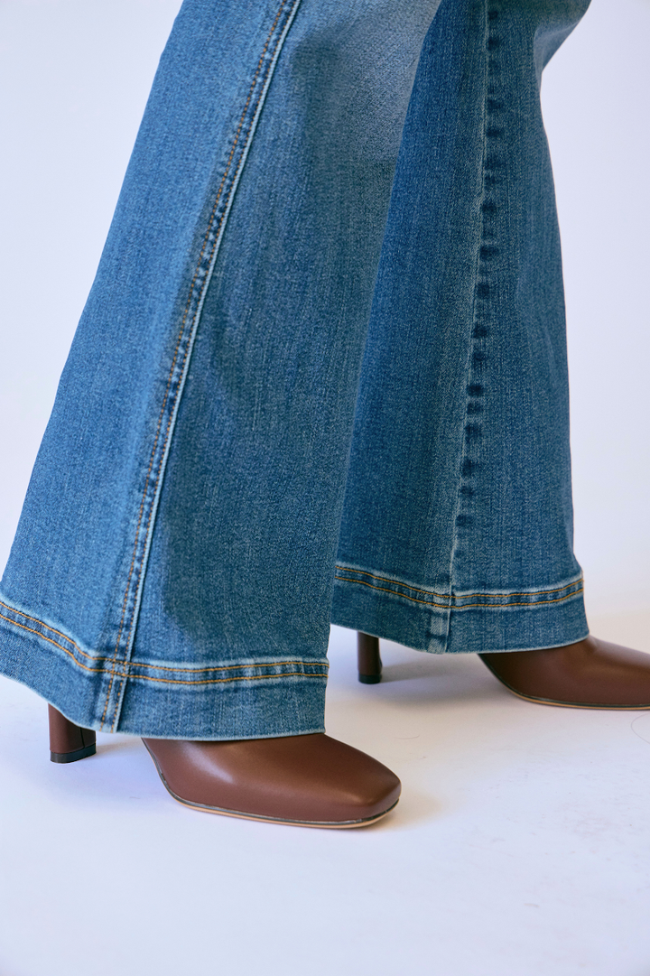 PETITE: Judy Blue HW Flare Jean - Medium Wash