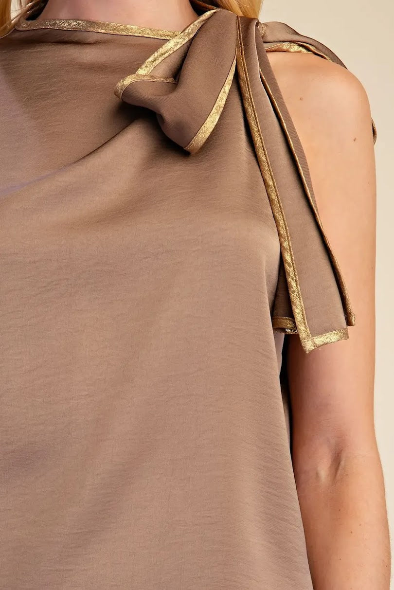 Little Bit of Flair Top - Mocha