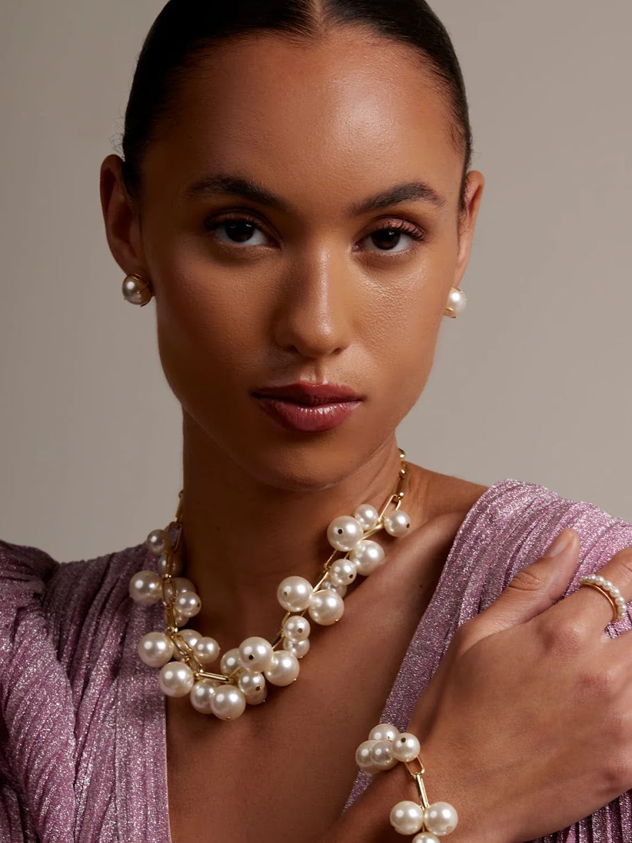 Vicki Earrings - Pearl