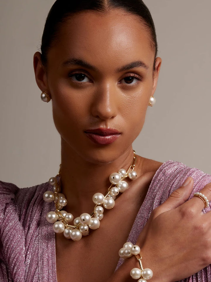 Vicki Earrings - Pearl